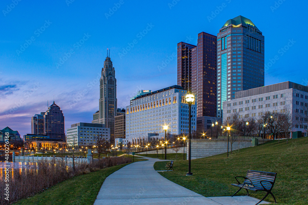 Obraz premium Columbus city line at night