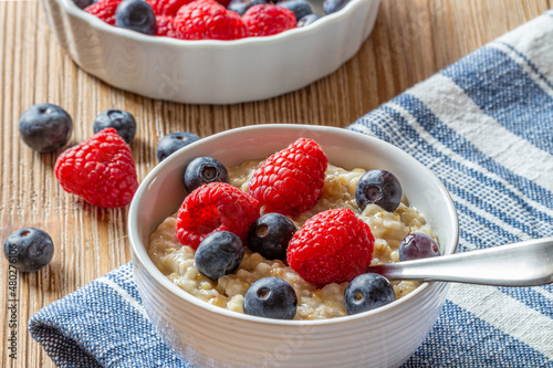  Healthy oatmeal with blueberries and raspberries