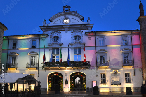 Fotografia Asti, Piedmont, Italy. - St. Secondo square with the city hall