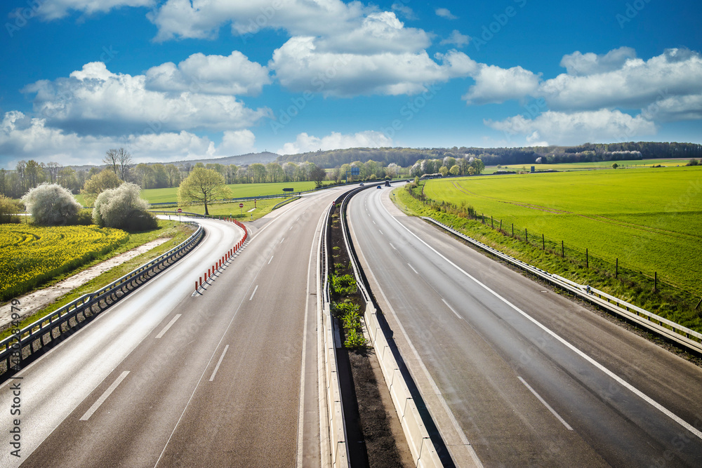 Fototapeta premium Low Car traffic on Autobahn
