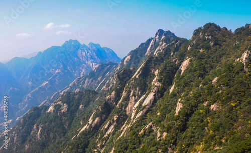 Huangshan Scenic Spot, located in Huangshan City, Anhui Province, China © 欣谏