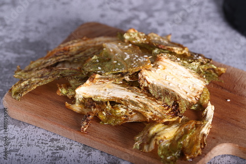 Peking cabbage chips are on the table