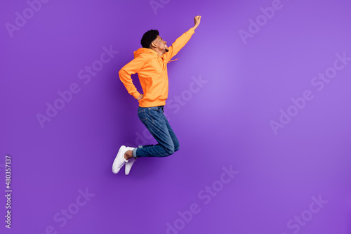 Fotografi Full length body size view of attractive cheery guy jumping striving success iso