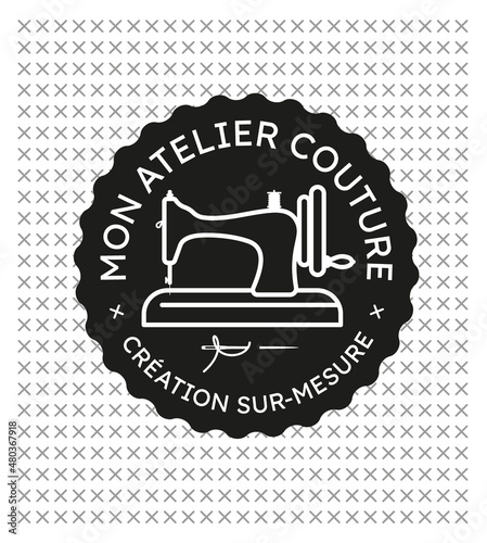 logo pour atelier de couture, loisirs créatifs, mercerie, magasin de tissu, couturière, retouche, modéliste, créateur de mode, vêtement, artisan, atelier
