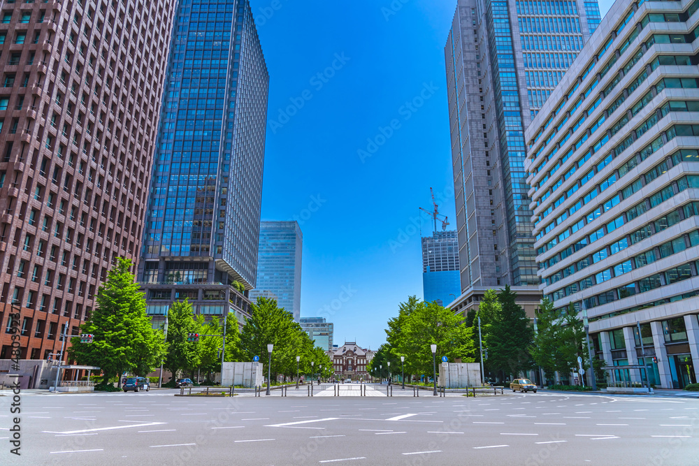東京の都市風景 行幸通りから見る東京駅