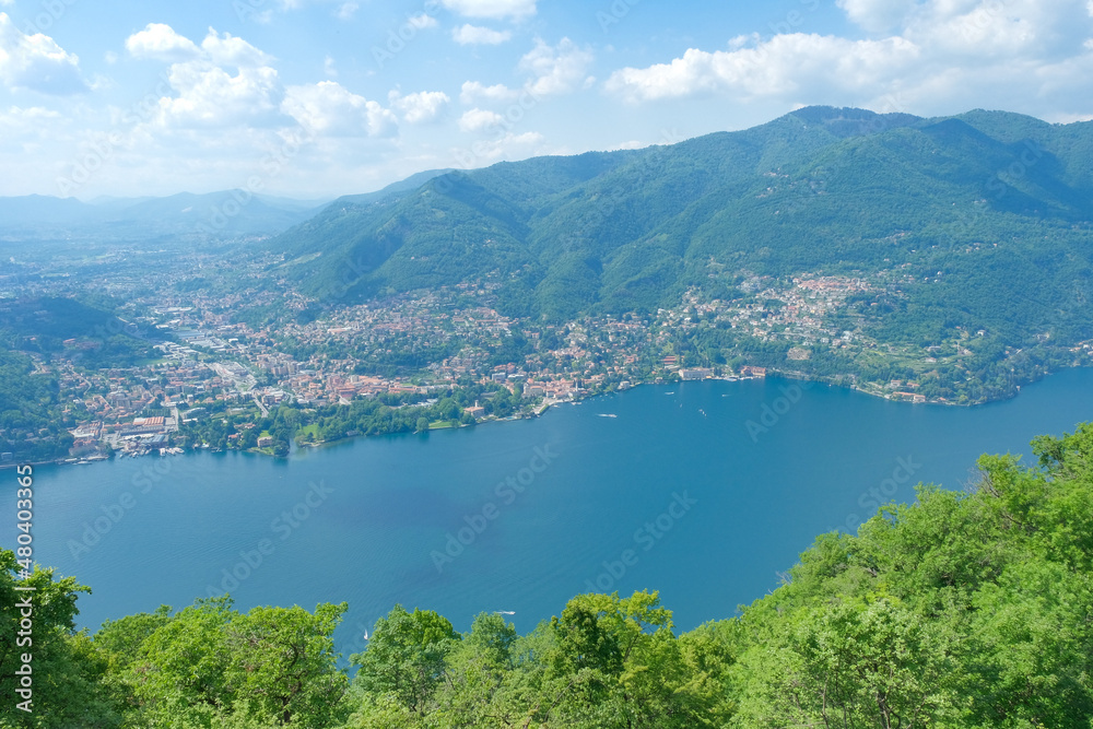 Panorama di Cernobbio e del lago di Como visto da Brunate.