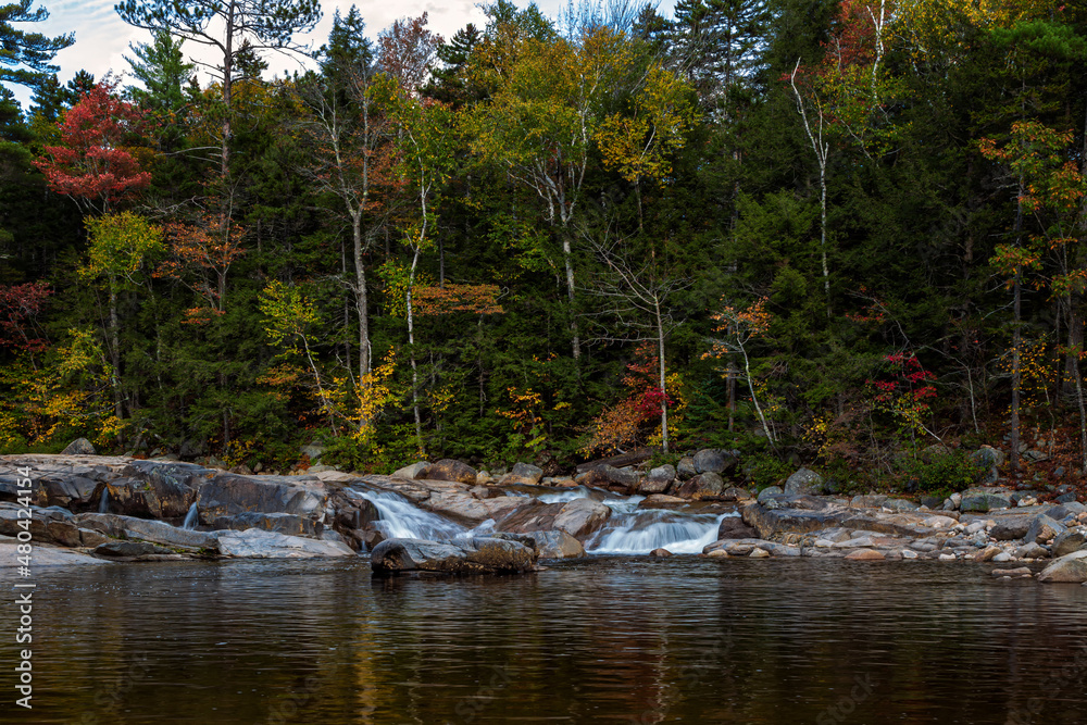 Naklejka premium Waterfalls of New Hampshire in Fall Season