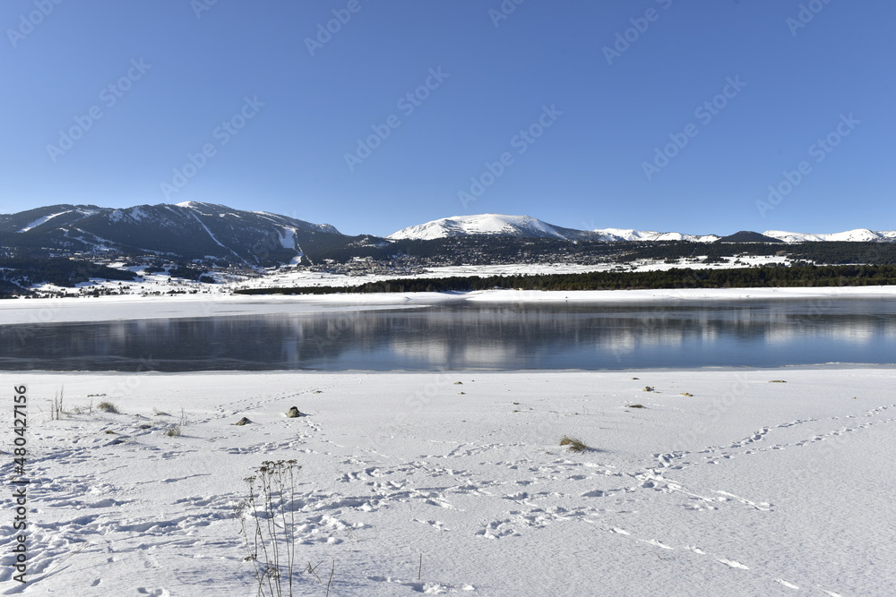 Fototapeta premium lago de matemale, pirineo frances
