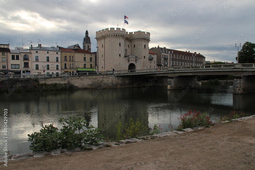 river meuse, chaussée bridge and chaussée gate in verdun (france) 