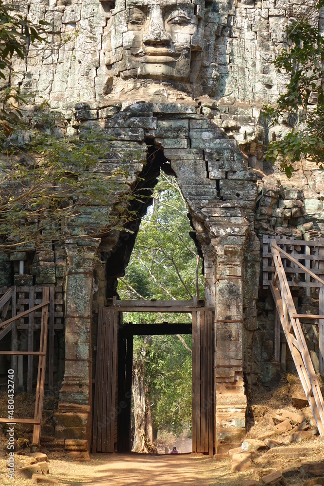 Naklejka premium Victory Gate of impressive Khmer temple Angkor Thom (vertical image), Siem Reap, Cambodia
