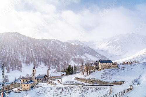
Il piccolo borgo di Ferrere, raggiungibile soltanto a piedi durante la stagione invernale. Valle Stura - Provincia di Cuneo- Piemonte
 photo