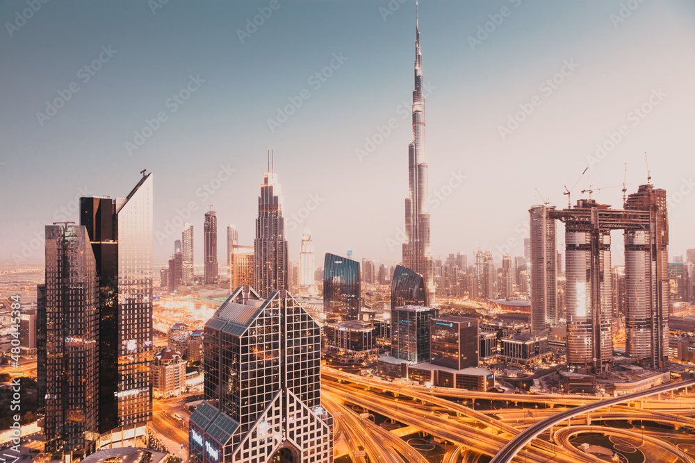 Obraz premium DUBAI, UAE - FEBRUARY 2018: Dubai skyline at sunset with Burj Khalifa, the world tallest building and Sheikh Zayed road traffic