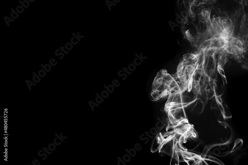 白い煙と黒背景