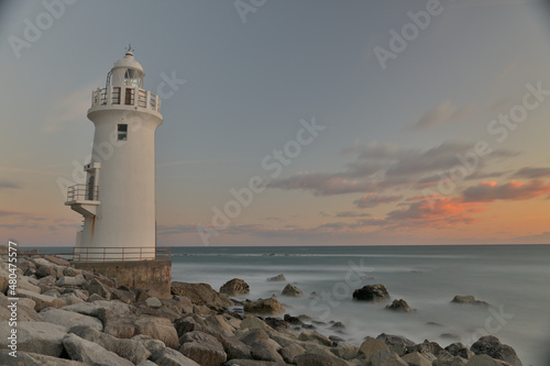 Wallpaper Mural 海辺の灯台と夕陽写真、スローシャッター撮影 Torontodigital.ca