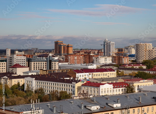 Foto Beautiful view of the city from the height of Tsvetnoy Boulevard of Tyumen in au