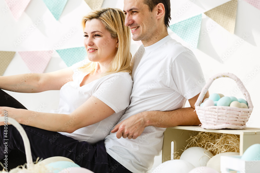 Obraz premium happy family with easter eggs. Happy family preparing for Easter.