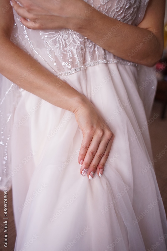 hands of the bride