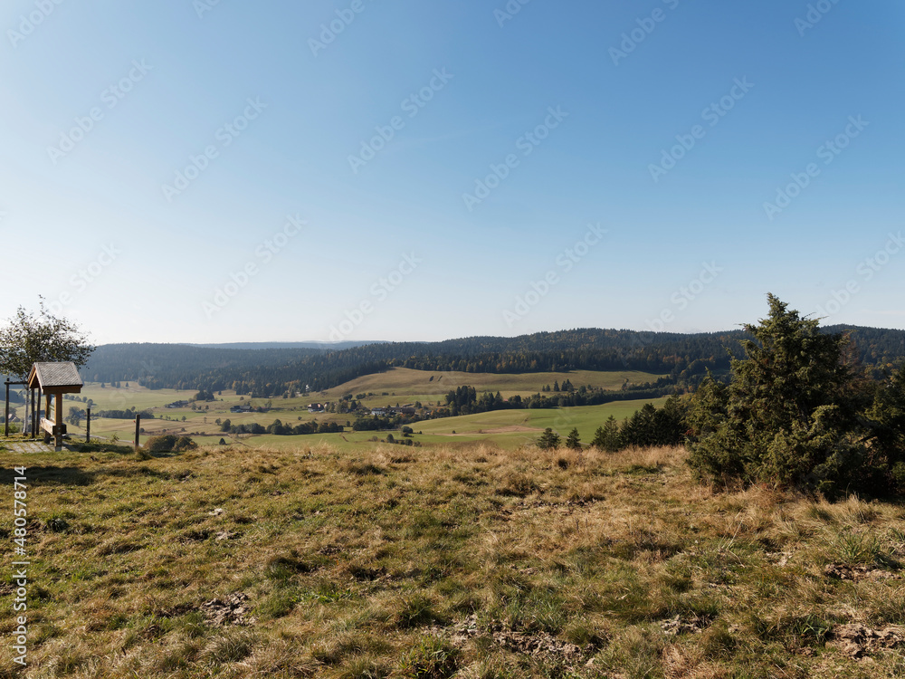 Ibach im Hotzenwald im Naturpark Südschwarzwald Baden-Württemberg.- Ibacher Friedenskreuz - Hochtal am Panoramaweg zwischen Ibacher Kreuz und Geisberg Ibach im Hotzenwald im Naturpark Südschwarzwald Baden-Württemberg.- Ibacher Friedenskreuz - Hochtal am Panoramaweg zwischen Ibacher Kreuz und Geisberg