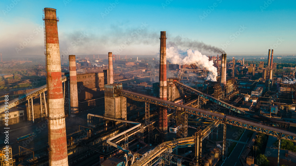 Obraz premium factory smoke from chimneys from a height panorama