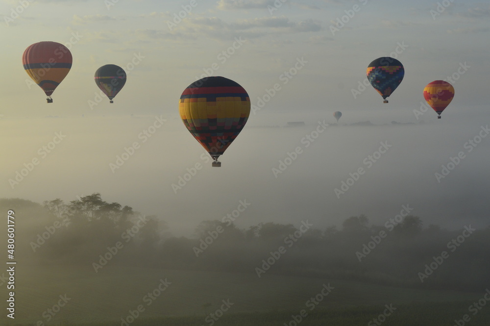 Naklejka premium Céu colorido por balões