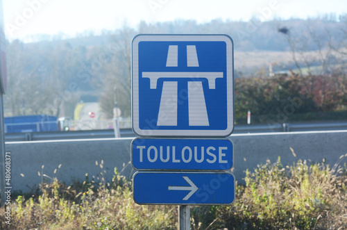 Panneau autoroute direction Toulouse, A61, Occitanie.