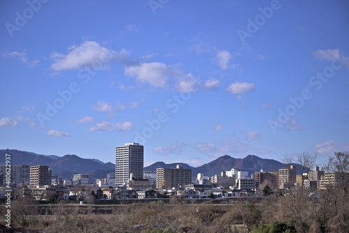 快晴の空と丹沢山地と本厚木市を望む © misokasu