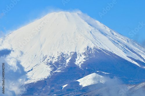 丹沢の大野山より　雪煙舞う富士山  © Green Cap 55