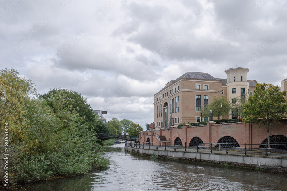 Obraz premium Houses by Kennet River in town centre of Reading, United Kingdom