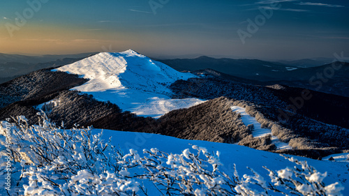 Fototapeta Naklejka Na Ścianę i Meble -  Winter mountain landscape. Mount Smerek, Polonina Wetlinska, Bieszczady National Park, Poland.