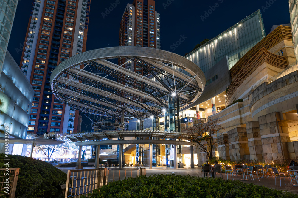 Fototapeta premium 東京都港区六本木 六本木ヒルズアリーナの夜景