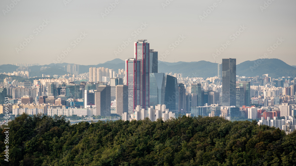 Fototapeta premium Seoul South Korea cityscape view from Inwangsan mountain