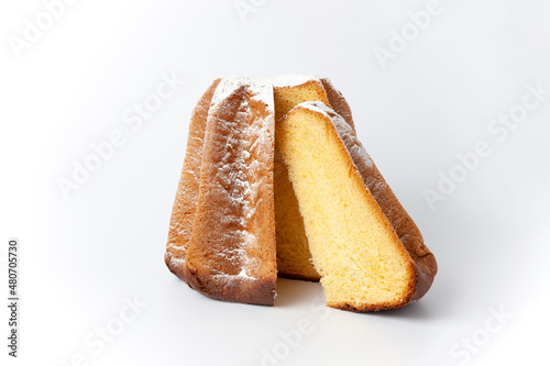 パンドーロ イタリアのケーキ 白背景