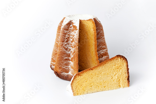 パンドーロ イタリアのケーキ 白背景