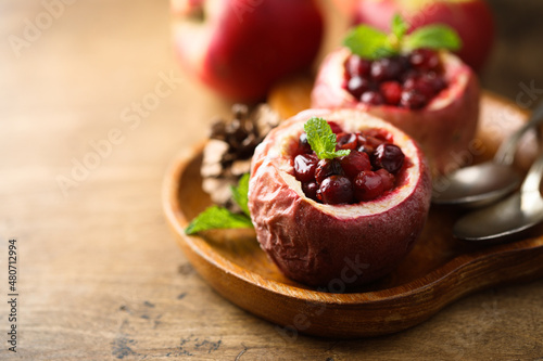 Baked apples with cranberry and spices