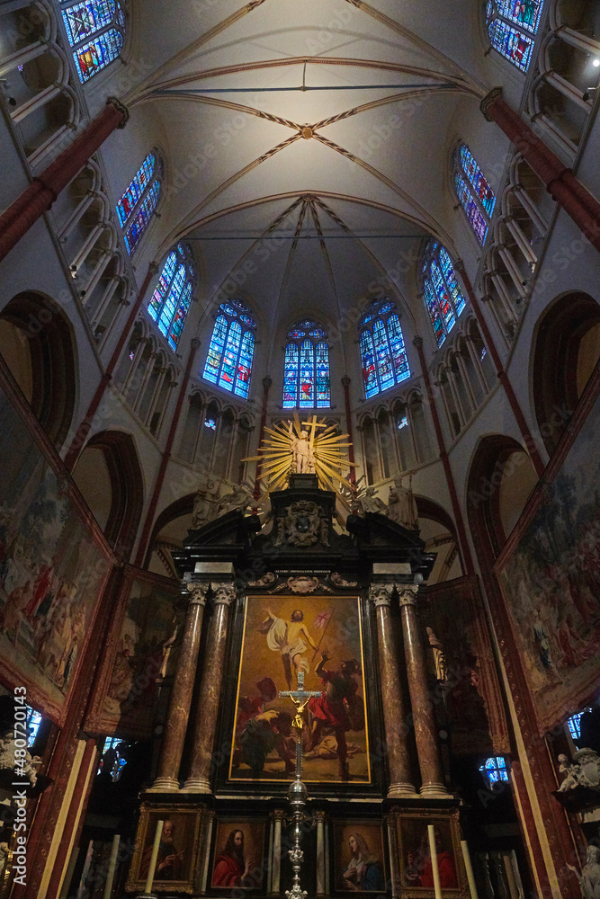 Obraz premium Interior of the Sint-Salvators Cathedral in the historic city centre of Bruges in Belgium