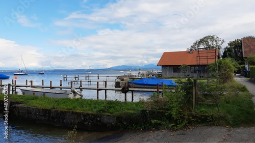 Steg am Ufer Fraueninsel auf dem Chiemsee
