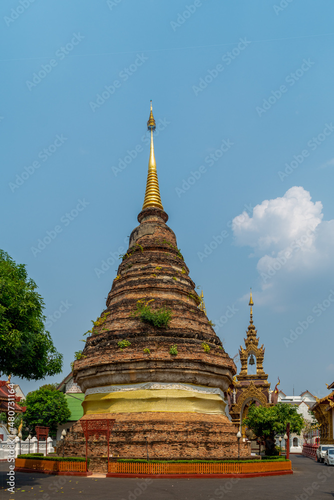 Naklejka premium The Chedi, also known as a Stupa at the buddhist temple Wat Saen Muang Ma Luang in Chiang Mai, Thailand.
