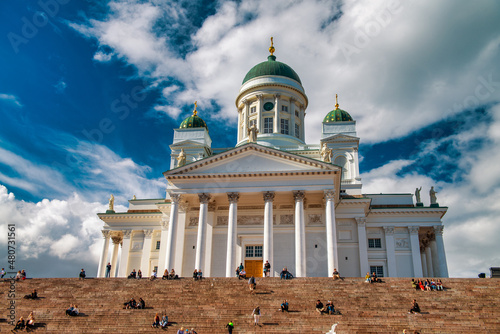 Obraz na plátne HELSINKI, FINLAND - JULY 4TH, 2017: Tourists visit Helsinki White Cathedral on a sunny day