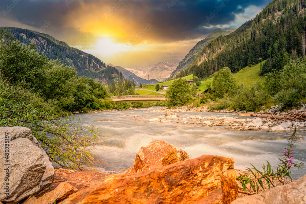 Fluss Landschaft an der Schwarzach im Defereggental bei Sankt Jakob, Nationalpark Hohe Tauern, Osttirol, Tirol, Österreic - obrazy, fototapety, plakaty 