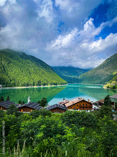 Dorf am Lago Vernago, Italien