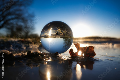 Glasskugel auf Eis - Lensball on ice