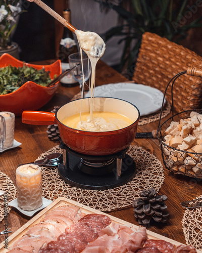 repas / fondue savoyarde	