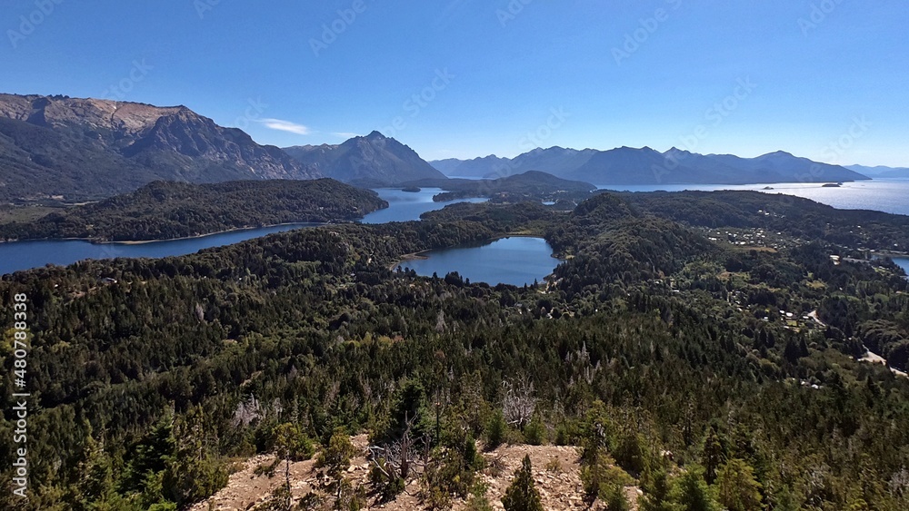 Foto tomada desde el Cerro campanario, en Bariloche, Argentina. En ...