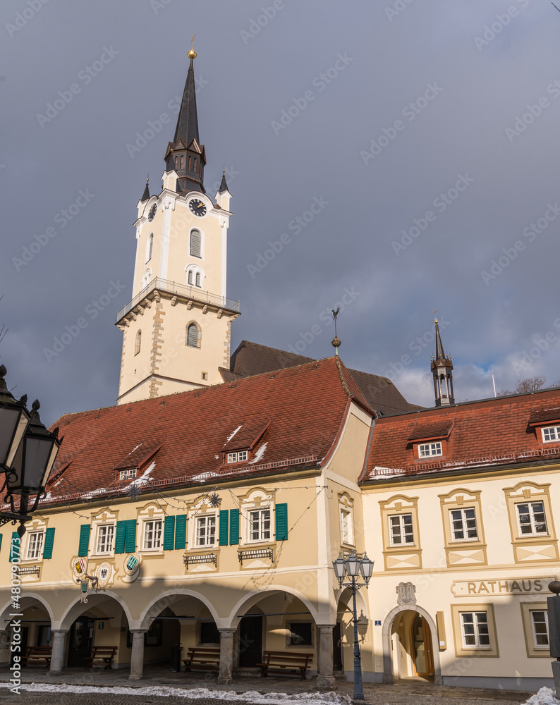 altes Rathaus und historische Kirche