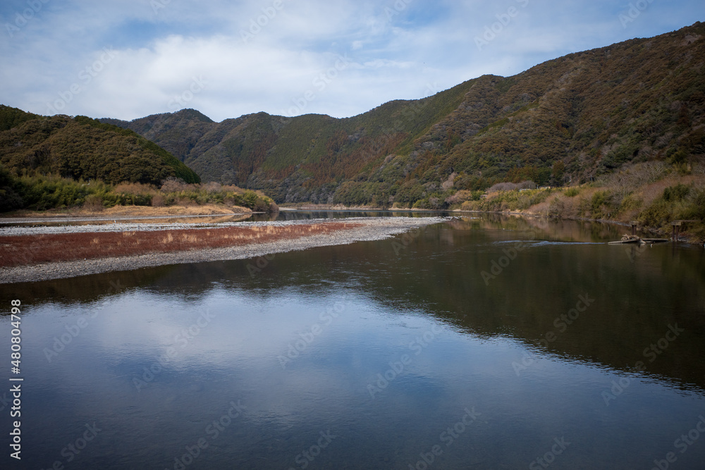 日本の高知県の四万十川の美しい自然風景