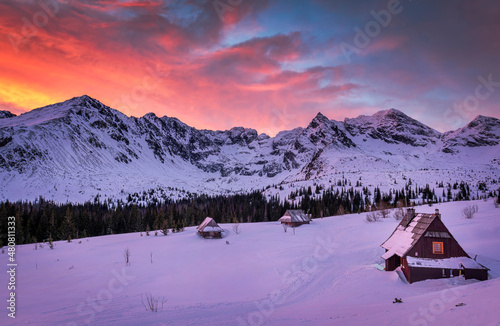 Fototapeta Naklejka Na Ścianę i Meble -  Beautiful panorama of mountains during winter
