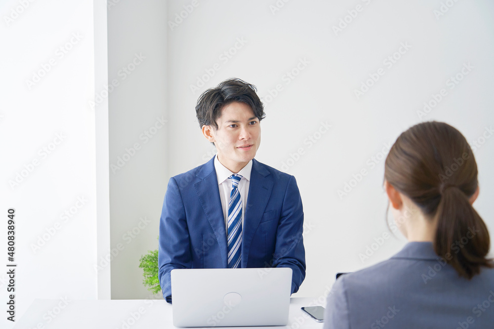 ビジネスマン　デスクワーク