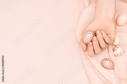 Canvas Print Female hand with glitter gold nail design