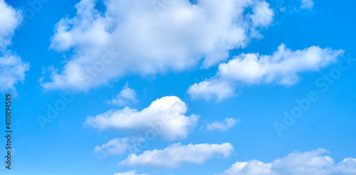 Fototapeta Naklejka Na Ścianę i Meble -  The blue sky is white clouds