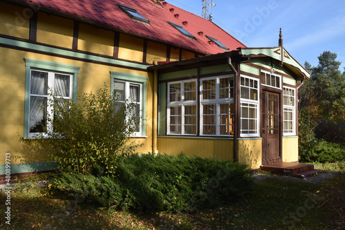 Dom w Stegnie z drewnianą altaną Fototapete
